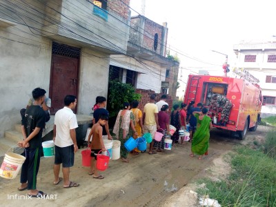  नेपाली सेनाद्वारा वीरगञ्जमा खानेपानी वितरण 